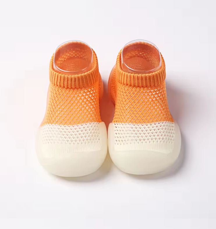 Choosing Newborn Socks, Shoes & Best Picks for Confident Little Walkers